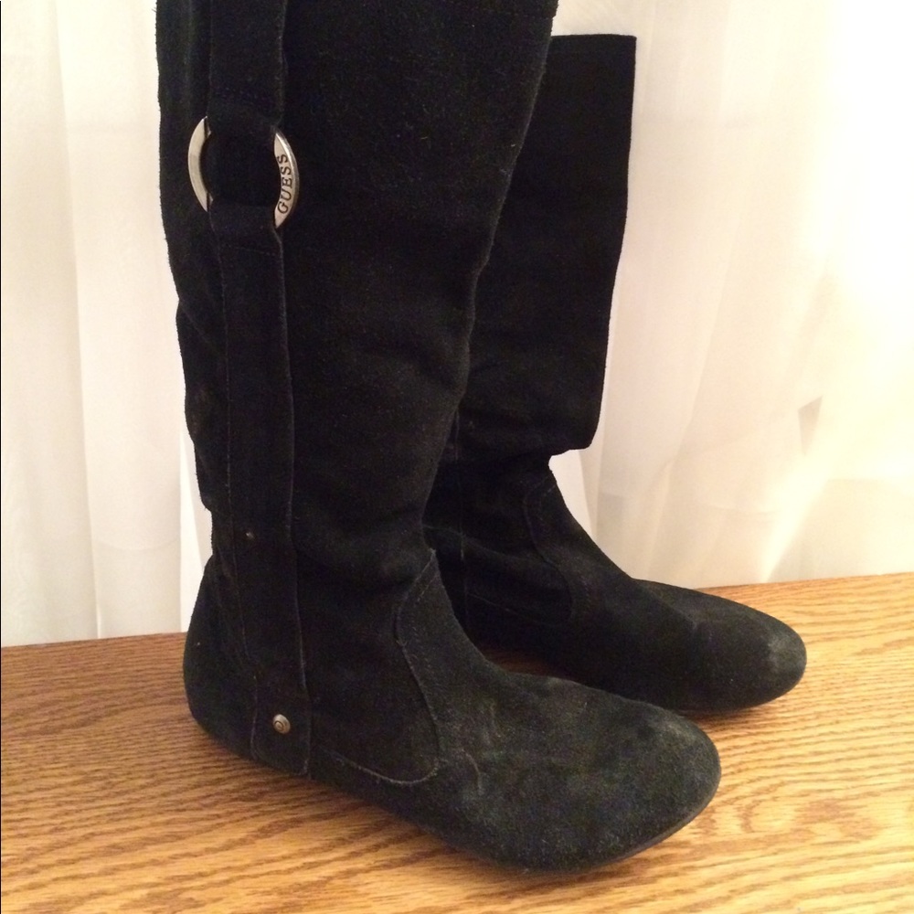 GUESS black flat boot with silver round buckle
